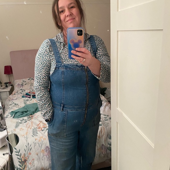 Meet your Posher, Amanda - Picture 2 of 5